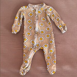 Daisy Pop Biscotti Organic Frill Zip Footie
